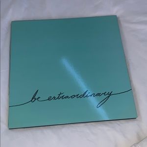 “Be extraordinary” decor